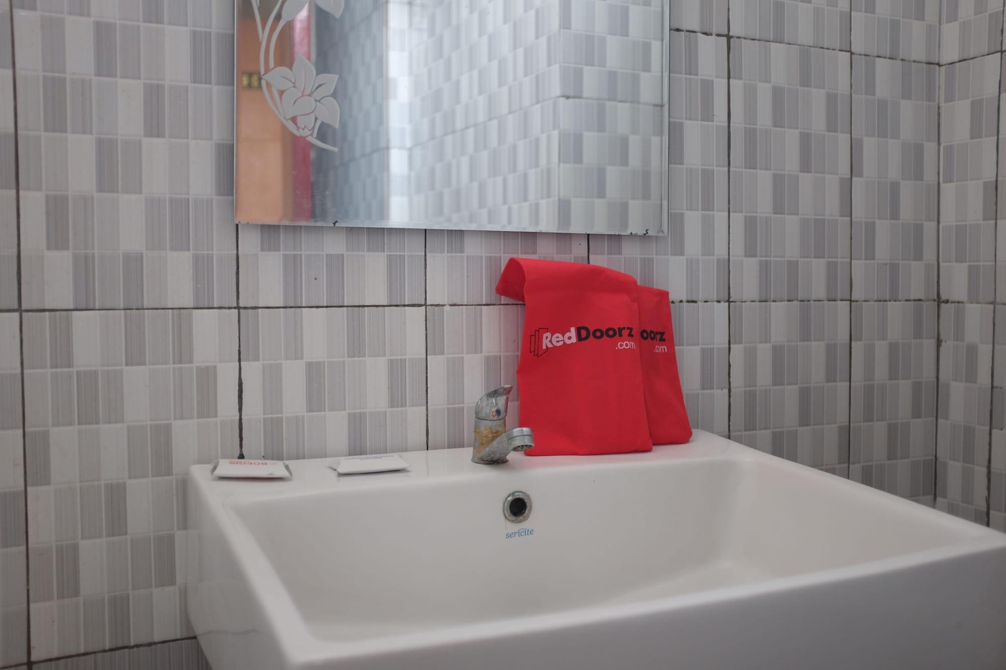 Reddoorz Plus Near Senen Yakarta Exterior foto