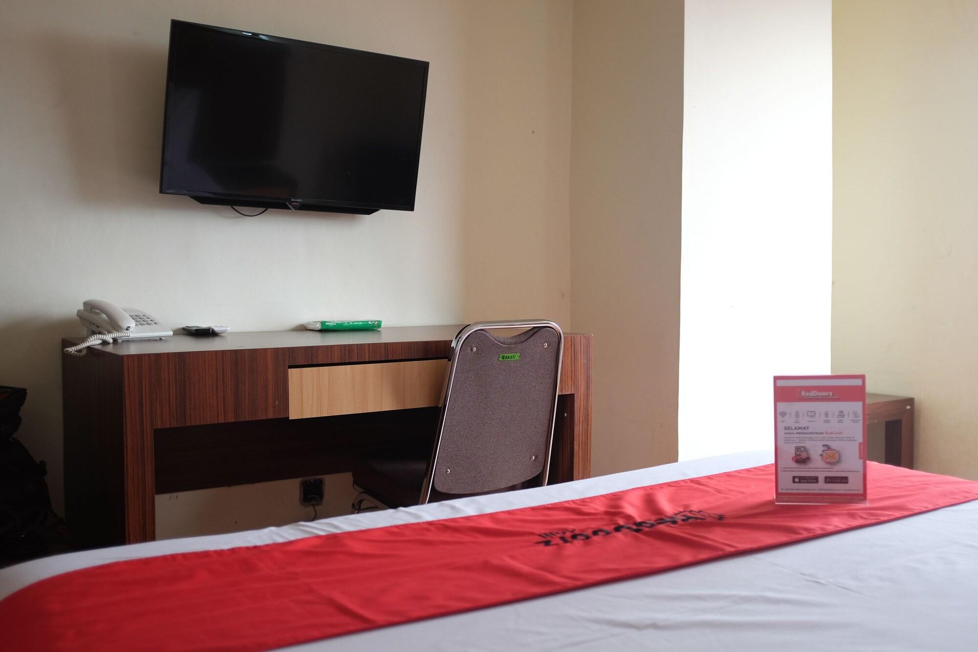 Reddoorz Plus Near Senen Yakarta Exterior foto