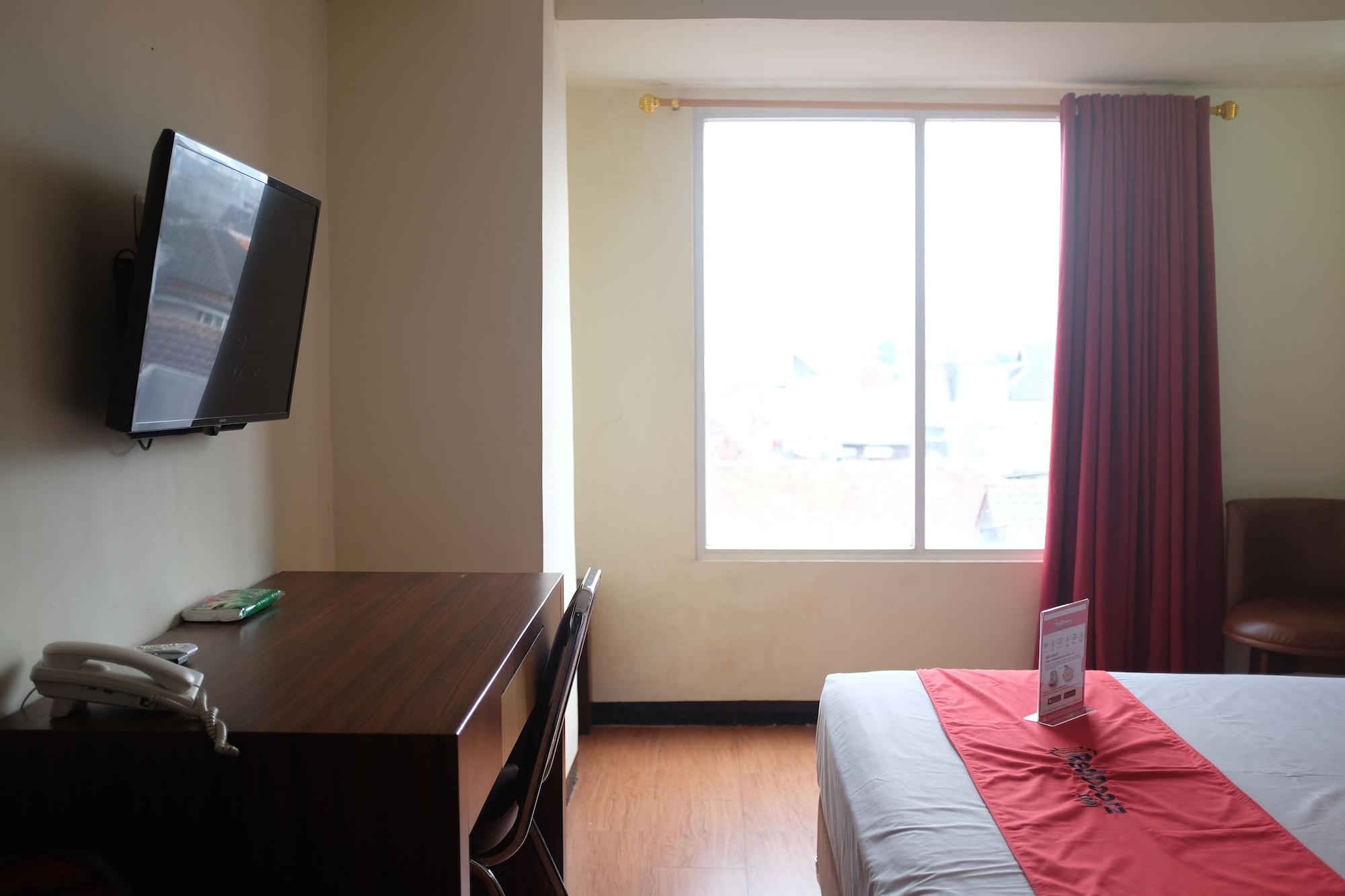 Reddoorz Plus Near Senen Yakarta Exterior foto